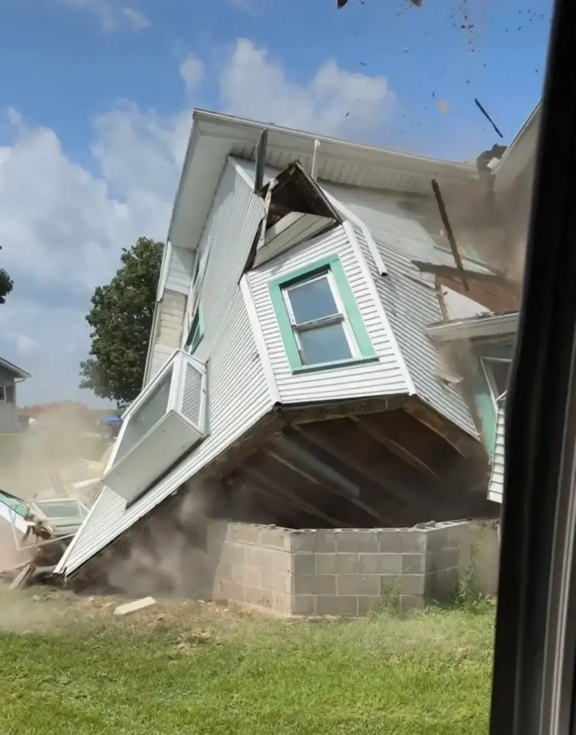 Farmhouse being pulled down during a Salz demolition job